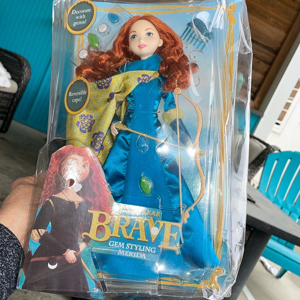 NEW Disney Pixar Brave Gem styling Mermaid Retired reversible Cape